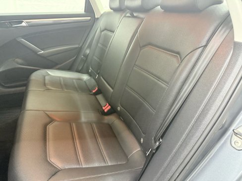 Used 2017 Volkswagen Passat 1.8T SE image 26