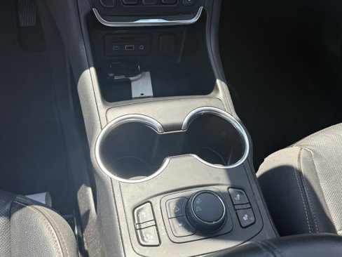 Used 2021 GMC Terrain SLT image 26