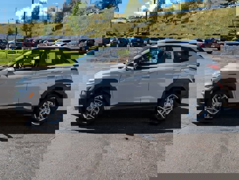 Used 2023 Hyundai Kona SE image 4