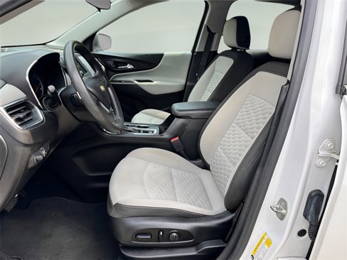 Used 2020 Chevrolet Equinox LS w/ LS Convenience Package image 4