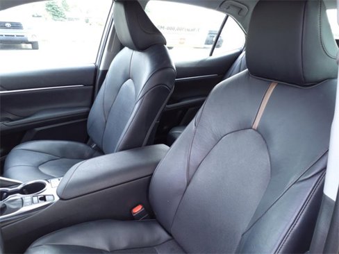 Used 2020 Toyota Camry XLE image 14