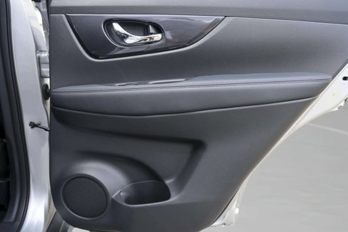 Used 2017 Nissan Rogue SV w/ SV Premium Package image 25