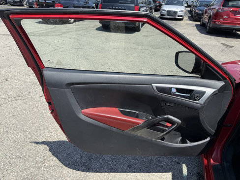 Used 2013 Hyundai Veloster w/ Style Pkg image 13
