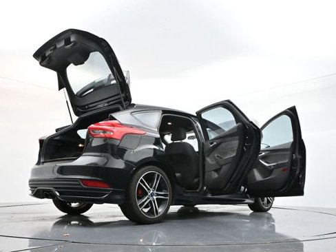 Used 2018 Ford Focus ST image 49