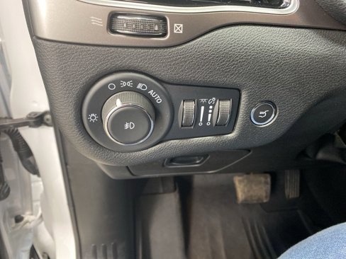 Used 2022 Jeep Cherokee Limited w/ Elite Package image 23