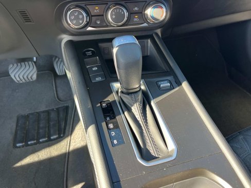 Used 2025 Nissan Kicks SV image 23
