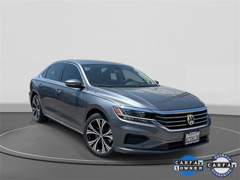 Certified 2022 Volkswagen Passat 2.0T SE image 1