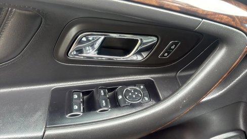Used 2013 Ford Taurus Limited image 10