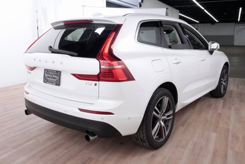 Used 2018 Volvo XC60 T5 Momentum w/ Vision Package image 5