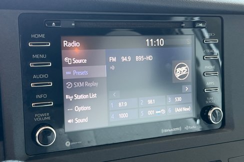 Used 2018 Toyota Sienna LE image 22