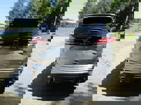 Certified 2022 Ford Edge ST w/ Equipment Group 401A image 3