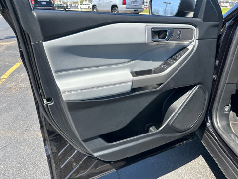 Used 2021 Ford Explorer XLT w/ Equipment Group 202A image 30