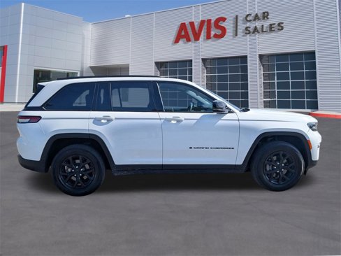 Used 2024 Jeep Grand Cherokee Altitude image 7