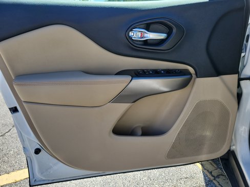 Used 2019 Jeep Cherokee Latitude w/ Popular Appearance Group image 13