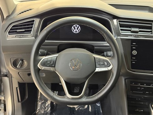 Used 2024 Volkswagen Tiguan SE image 16