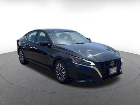Used 2023 Nissan Altima 2.5 SV image 2