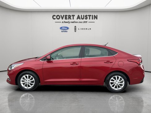 Used 2022 Hyundai Accent SEL image 2