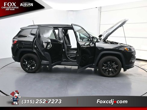 Used 2023 Jeep Compass Latitude w/ Convenience Group image 39