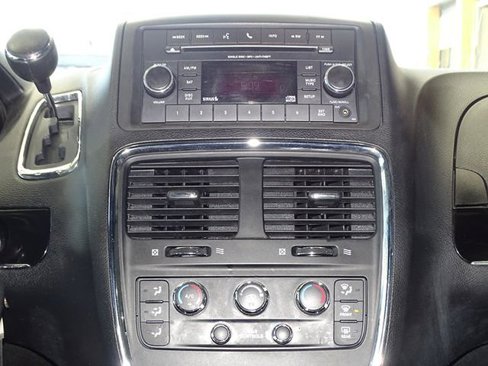 Used 2017 Dodge Grand Caravan SE image 21