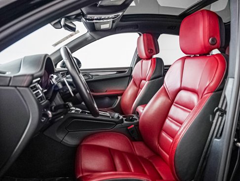 Certified 2024 Porsche Macan image 5
