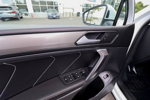 Used 2022 Volkswagen Tiguan SE image 35
