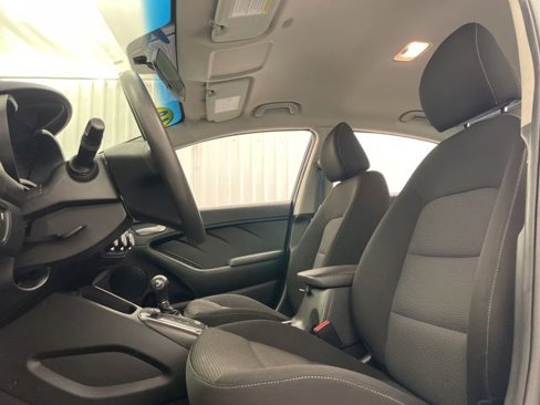 Used 2018 Kia Forte LX image 9