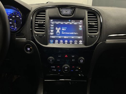 Used 2019 Chrysler 300 S image 9