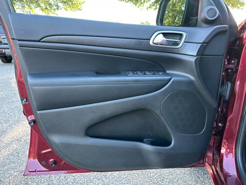 Used 2017 Jeep Grand Cherokee Altitude image 10