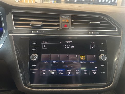 Used 2022 Volkswagen Tiguan SE w/ Panoramic Sunroof Package image 12