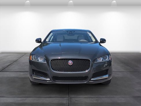 Used 2020 Jaguar XF Prestige image 4