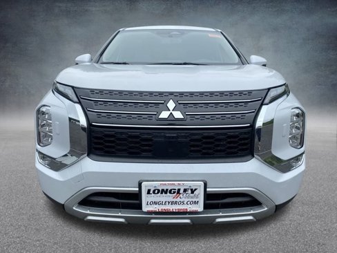 Used 2023 Mitsubishi Outlander SE image 2