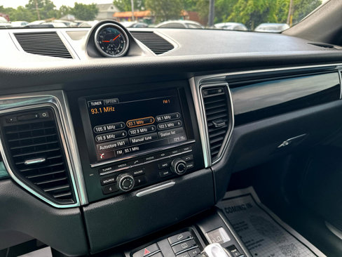 Used 2015 Porsche Macan S w/ Infotainment Package image 16
