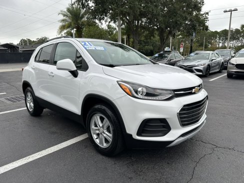 Used 2021 Chevrolet Trax LT w/ LT Convenience Package image 9