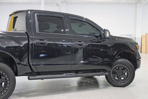 Used 2018 Nissan Titan SV w/ SV Convenience Package image 11