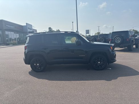 Used 2022 Jeep Renegade Latitude w/ Convenience Group image 3