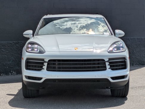 Certified 2023 Porsche Cayenne Platinum Edition image 7