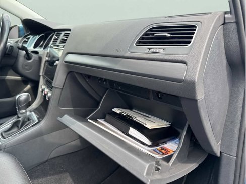 Used 2018 Volkswagen Golf SE image 37