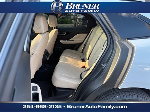 Used 2018 Jaguar F-PACE Premium image 7