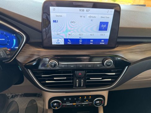 Used 2020 Ford Escape Titanium image 13