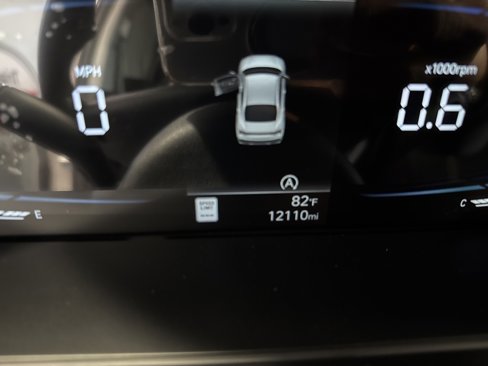 Used 2025 Hyundai Elantra SE image 37
