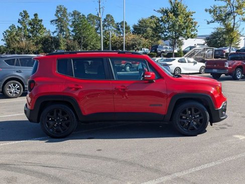 Used 2018 Jeep Renegade Altitude w/ Advanced Technology Group image 2