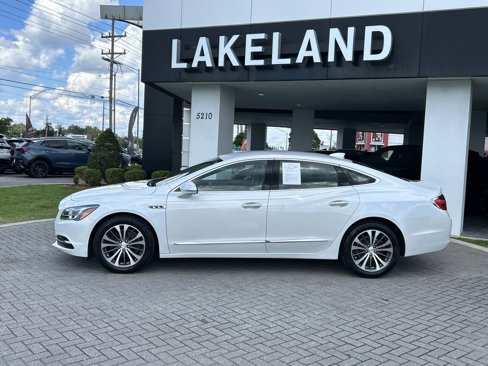 Used 2017 Buick LaCrosse Essence image 3
