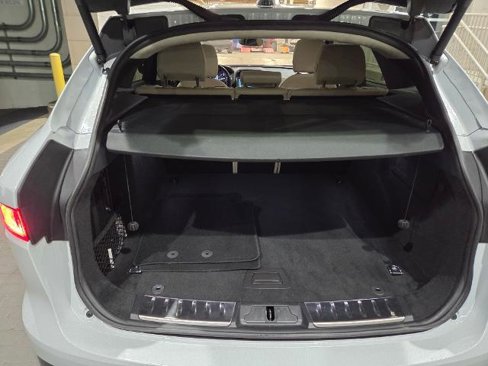 Used 2020 Jaguar F-PACE Premium image 12