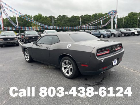 Used 2015 Dodge Challenger SXT image 33