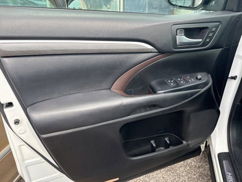 Used 2018 Toyota Highlander Limited image 11