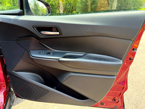 Used 2019 Toyota C-HR LE image 22