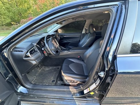 Used 2018 Toyota Camry SE image 11