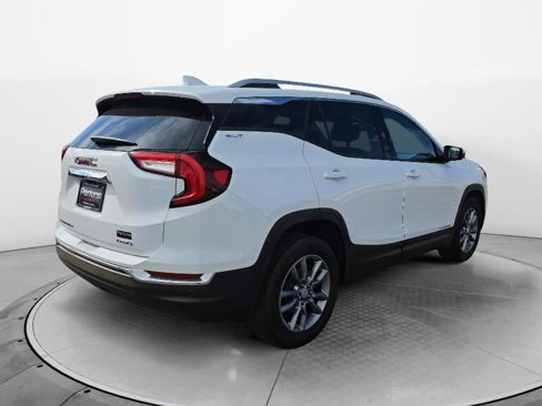 Used 2022 GMC Terrain SLT image 5