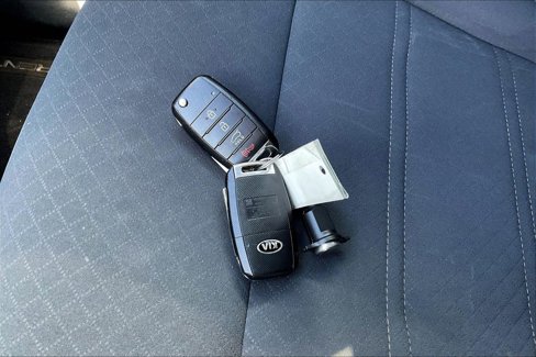 Used 2017 Kia Sorento LX w/ LX V6 Convenience Package image 32