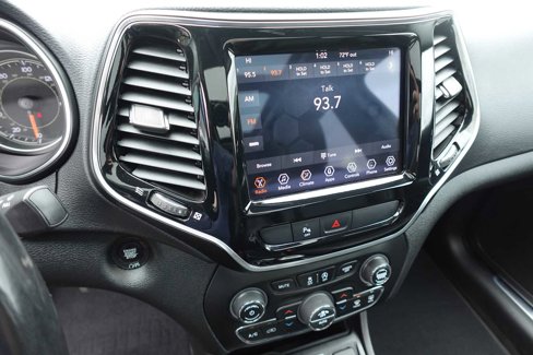 Used 2020 Jeep Cherokee Limited image 19